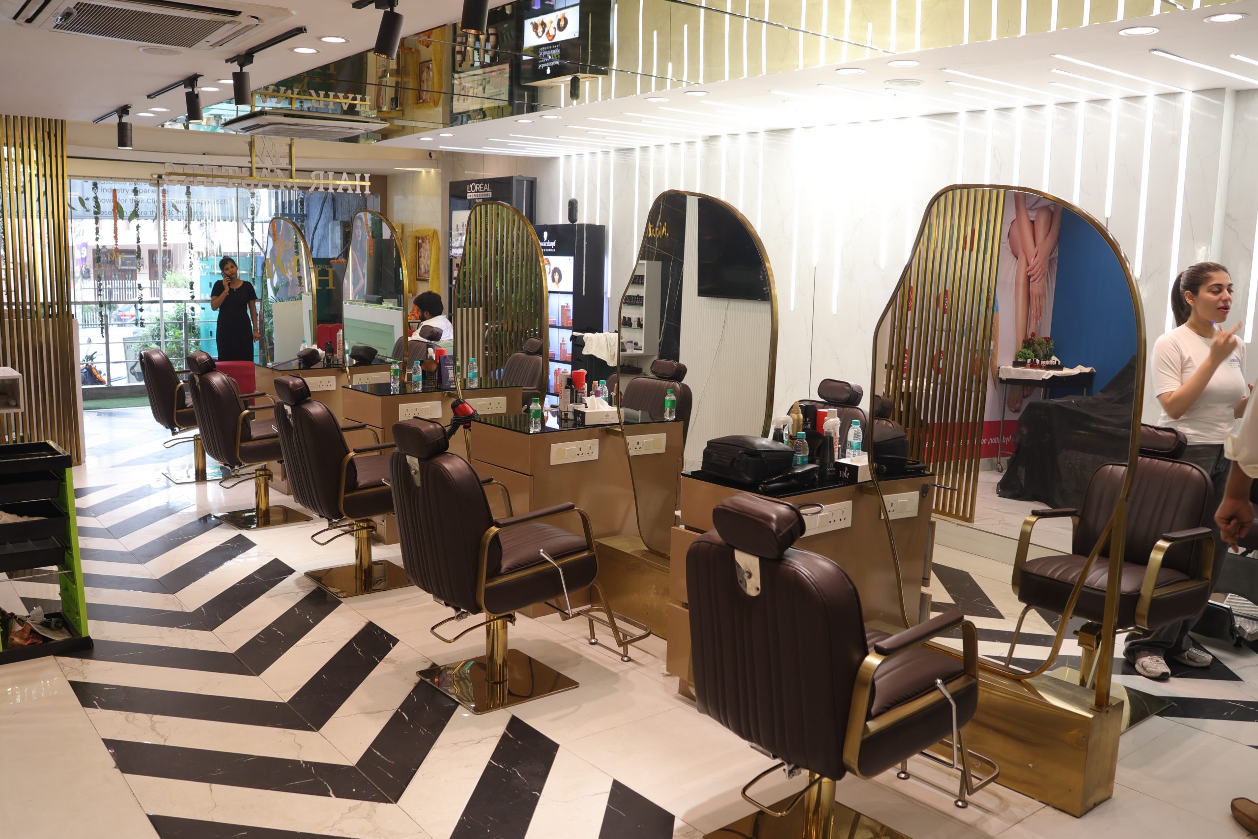 Best Hair Salon in Shalimar Bagh